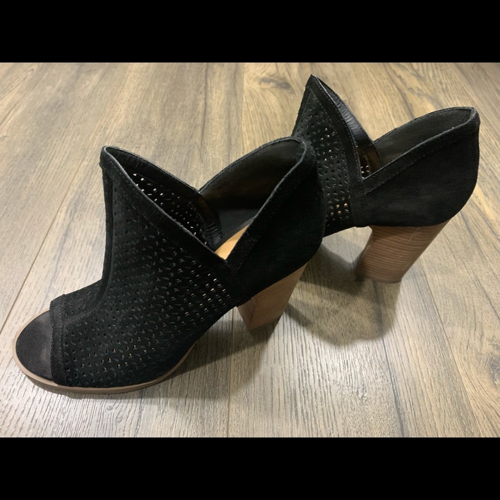 Lucky Brand peep toe bootie size 8.5